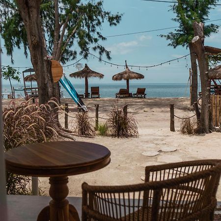 Sunscape Villa - Beachfront And Private Pool Gili Air Exterior photo