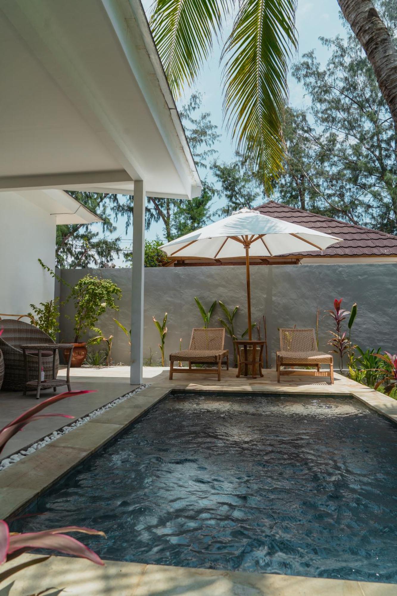 Sunscape Villa - Beachfront And Private Pool Gili Air Exterior photo