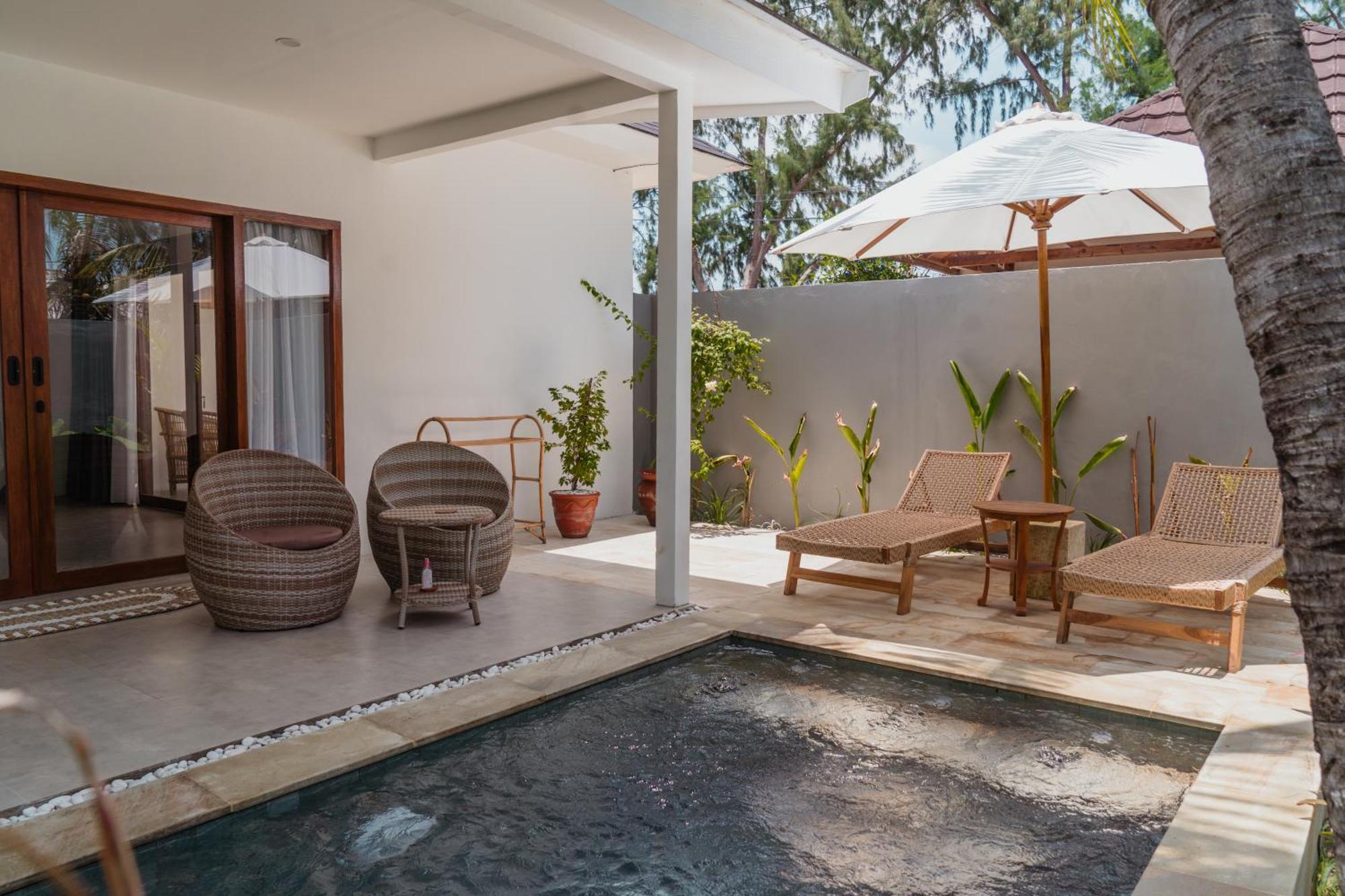 Sunscape Villa - Beachfront And Private Pool Gili Air Exterior photo